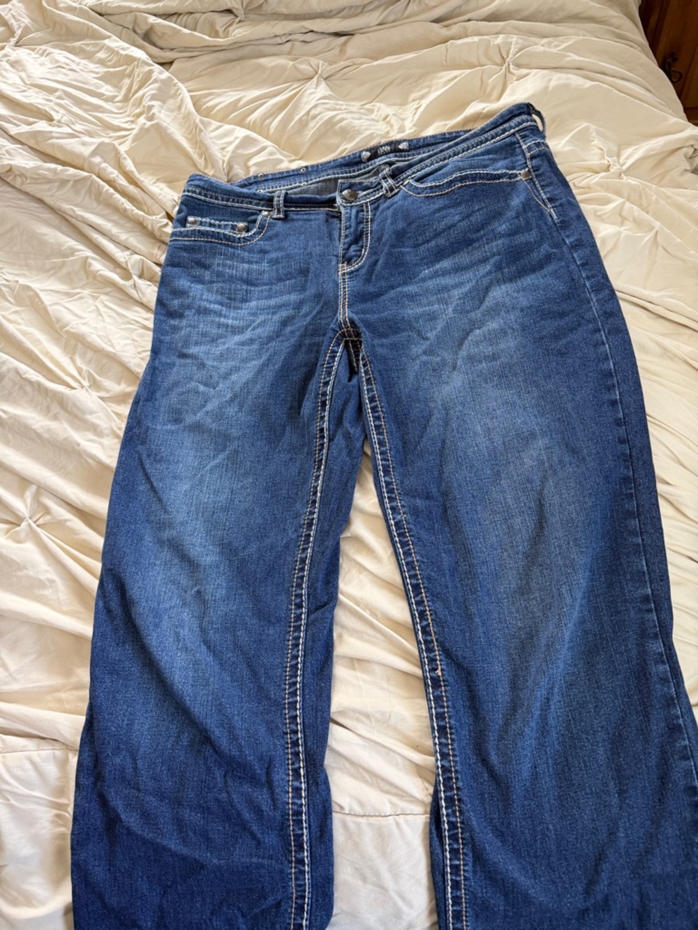 Women's Dark Blue Cropped Jeans with Subtle Fade